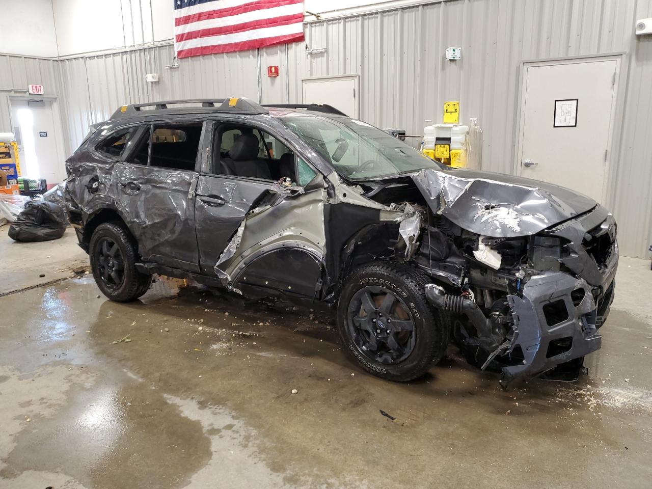 2024 Subaru Outback VIN 4S4BTGUD4R3217385 COPART salvage auction — Side, CO - SALVAGE TITLE, sold $4,050 on 2026-06-24 (photo 4)