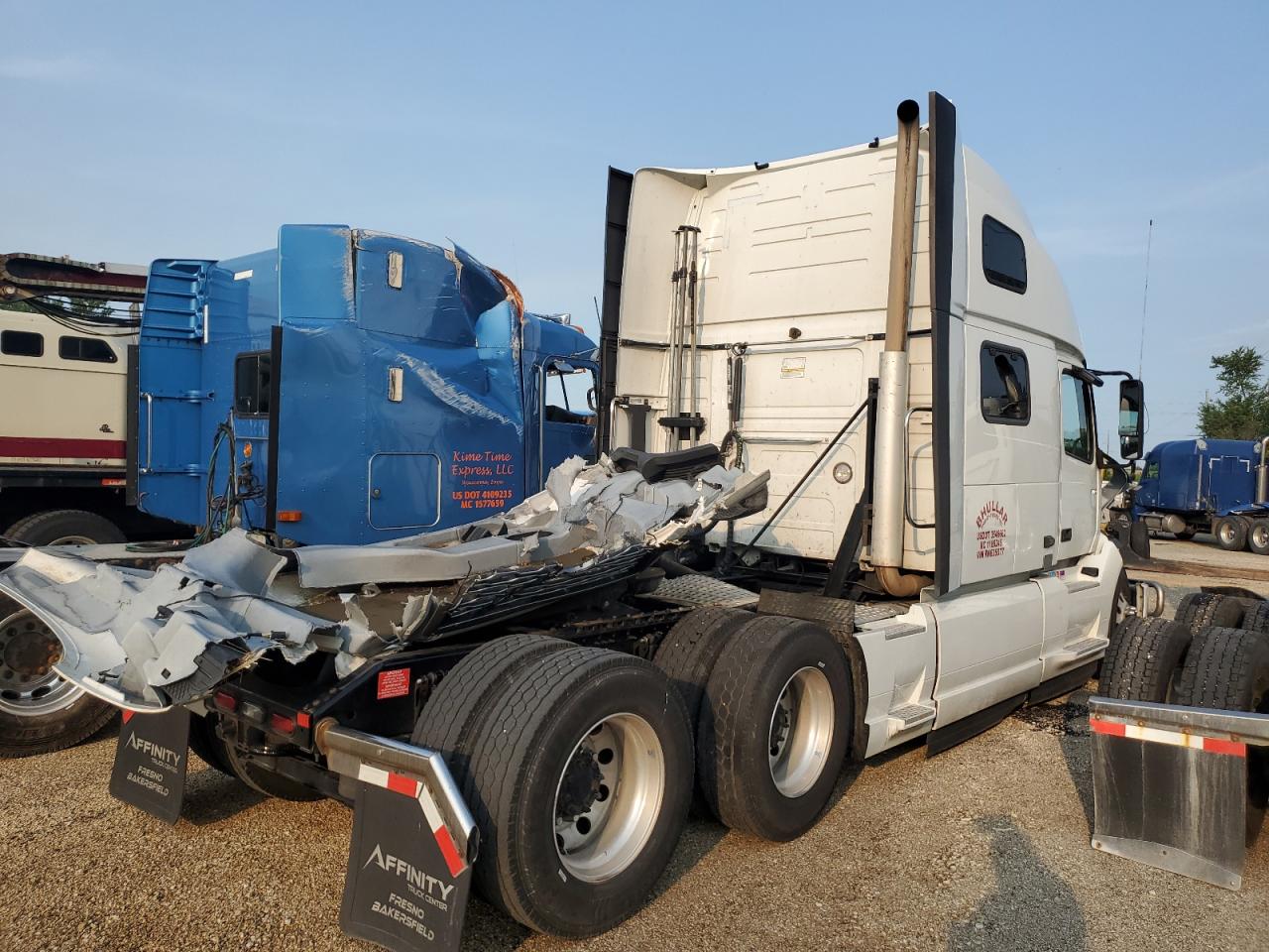 2024 Volvo Vnl VIN 4V4NC9EJ9RN635077 COPART salvage auction — Mechanical, IA - CERT OF TITLE-SALVAGE TITLE, sold $33,500 on 2026-01-22 (photo 4)