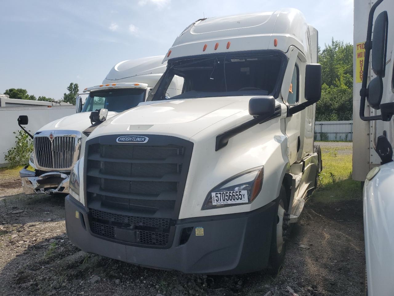 2022 Freightliner All other VIN 3AKJHHDR8NSNT9120 COPART salvage auction — Rollover, OH - CERT OF TITLE-SALVAGE, sold $24,100 on 2026-04-30 (photo 2)