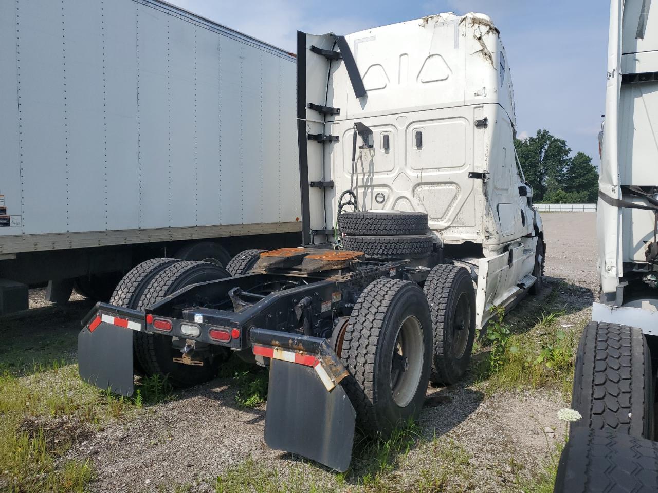 2022 Freightliner All other VIN 3AKJHHDR8NSNT9120 COPART salvage auction — Rollover, OH - CERT OF TITLE-SALVAGE, sold $24,100 on 2026-04-30 (photo 4)
