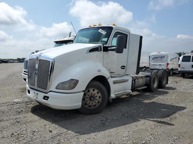 2018 Kenworth T680 VIN 1XKYD49X3JJ197180 COPART salvage auction — SIDE, KY - CERT OF TITLE-SALVAGE, sold $3,600 on 2026-07-09 (photo 2)