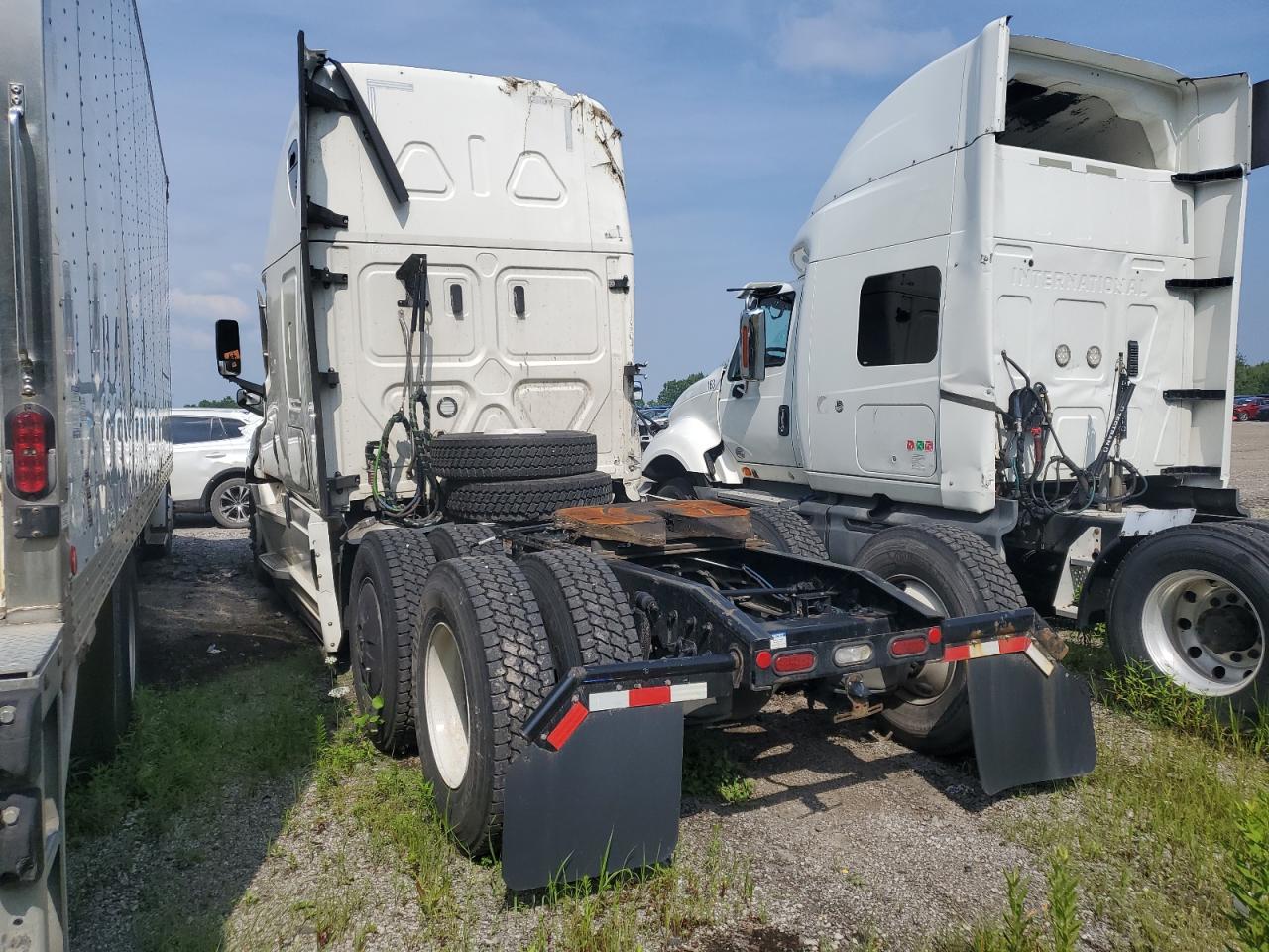 2022 Freightliner All other VIN 3AKJHHDR8NSNT9120 COPART salvage auction — Rollover, OH - CERT OF TITLE-SALVAGE, sold $24,100 on 2026-04-30 (photo 3)