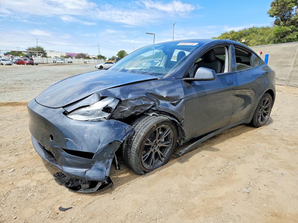 2025 Tesla Model y VIN 7SAYGDED5SF317765 — COPART salvage auction photo