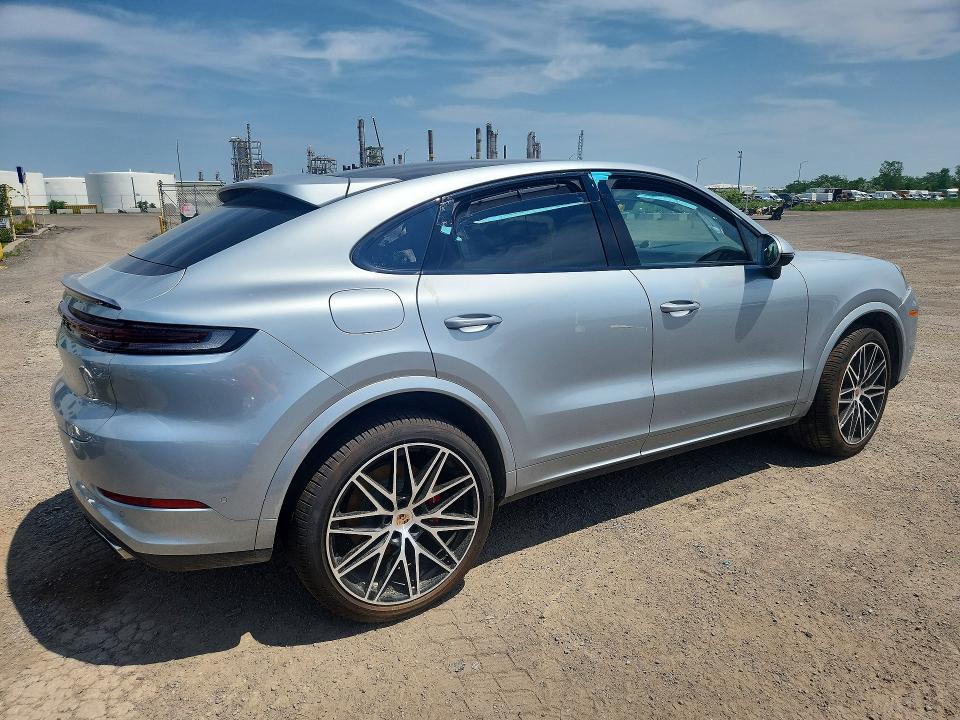 2026 Porsche Cayenne VIN WP1BL2AY1TDA50157 COPART salvage auction — WATER/FLOOD, Qc - Irrecuperable, sold $65,500 on 2026-08-04 (photo 3)