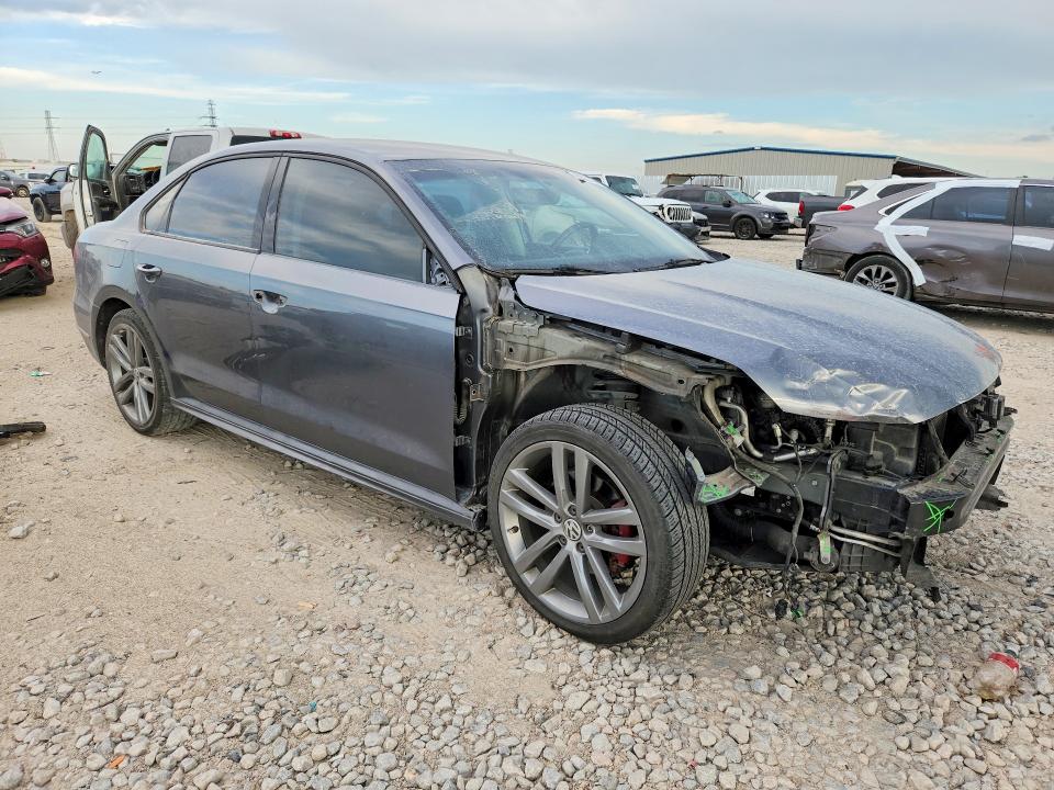 2018 Volkswagen Passat VIN 1VWAA7A30JC029658 COPART salvage auction — FRONT END, TX - SALVAGE VEHICLE TITLE (P), sold $2,300 on 2026-07-17 (photo 4)