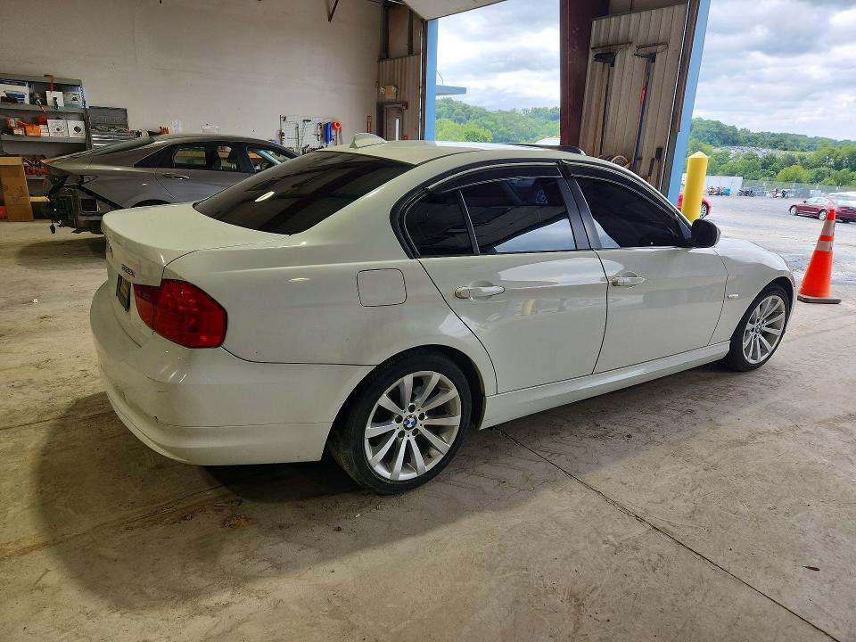 2011 BMW 3er VIN WBAPH5G56BNM74799 COPART salvage auction — MECHANICAL, Pa - Cert Of Title, sold $400 on 2026-07-31 (photo 3)