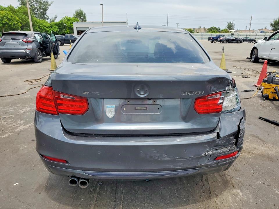 2013 BMW 3er VIN WBA3B3C58DJ898778 COPART salvage auction — REAR END, On - Permit Salvage, sold $675 on 2026-08-19 (photo 6)