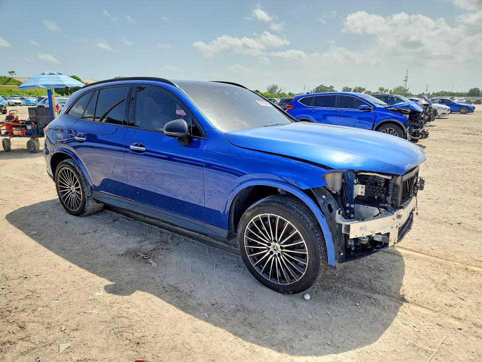 2024 Mercedes-benz Glc VIN W1NKM4GB3RU039563 COPART salvage auction — SIDE, Fl - Certificate Of Title (P), sold $15,200 on 2026-07-16 (photo 4)