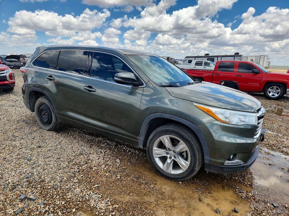 2014 Toyota Highlander VIN 5TDYKRFHXES015592 COPART salvage auction — MINOR DENT/SCRATCHES, Tx - Certificate Of Title (P), sold $9,100 on 2026-07-28 (photo 4)