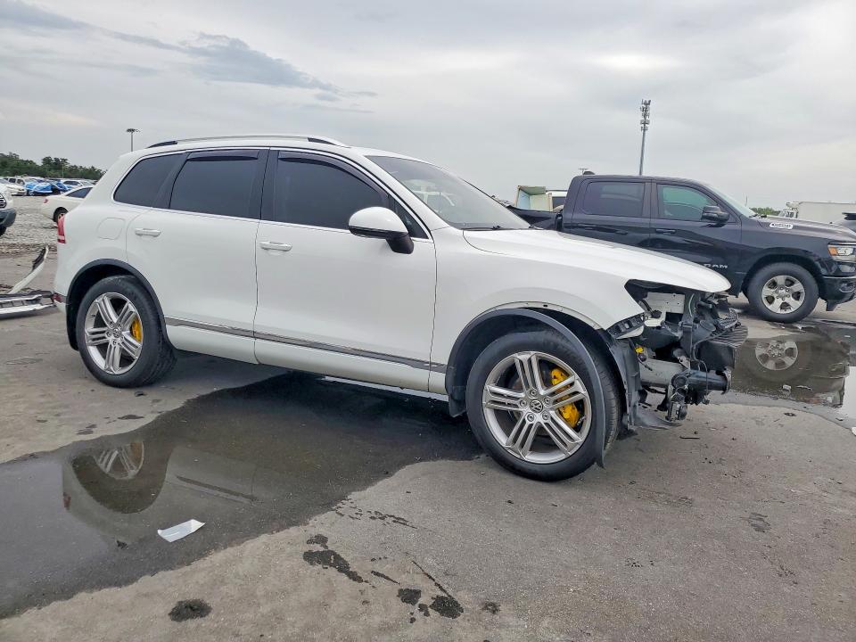 2016 Volkswagen Touareg VIN WVGEF9BP0GD011047 COPART salvage auction — FRONT END, Fl - Certificate Of Destruction, sold $15 on 2026-07-29 (photo 4)