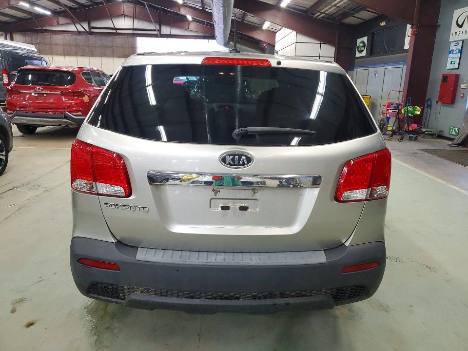 2013 Kia Sorento VIN 5XYKTCA64DG416539 COPART salvage auction — MINOR DENT/SCRATCHES, Ct - Certificate Of Title, sold $450 on 2026-07-09 (photo 6)