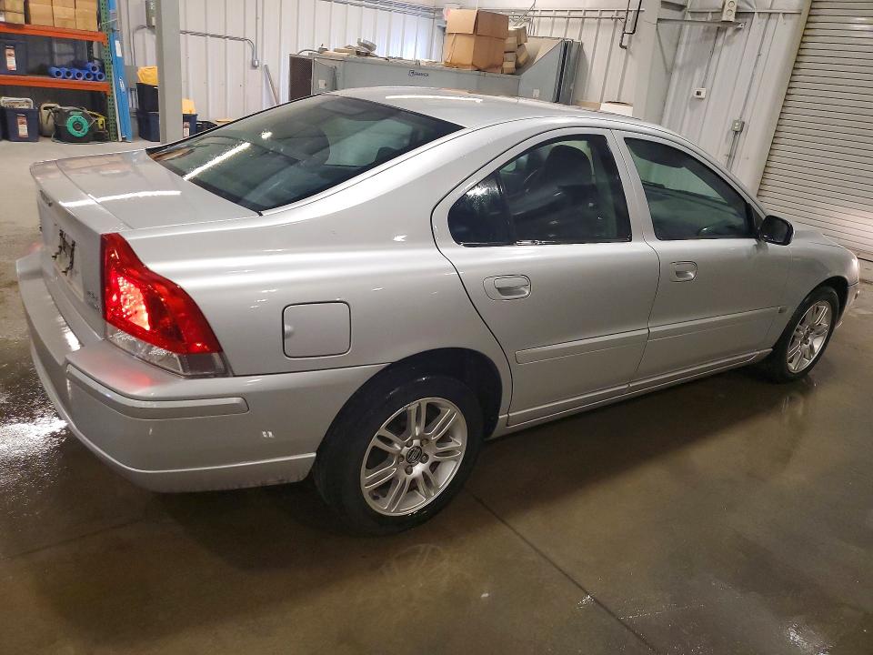 2006 Volvo S60 VIN YV1RH592062536827 COPART salvage auction — HAIL, Mn - Cert Of Title-Prior Salvage, sold $600 on 2026-08-11 (photo 3)