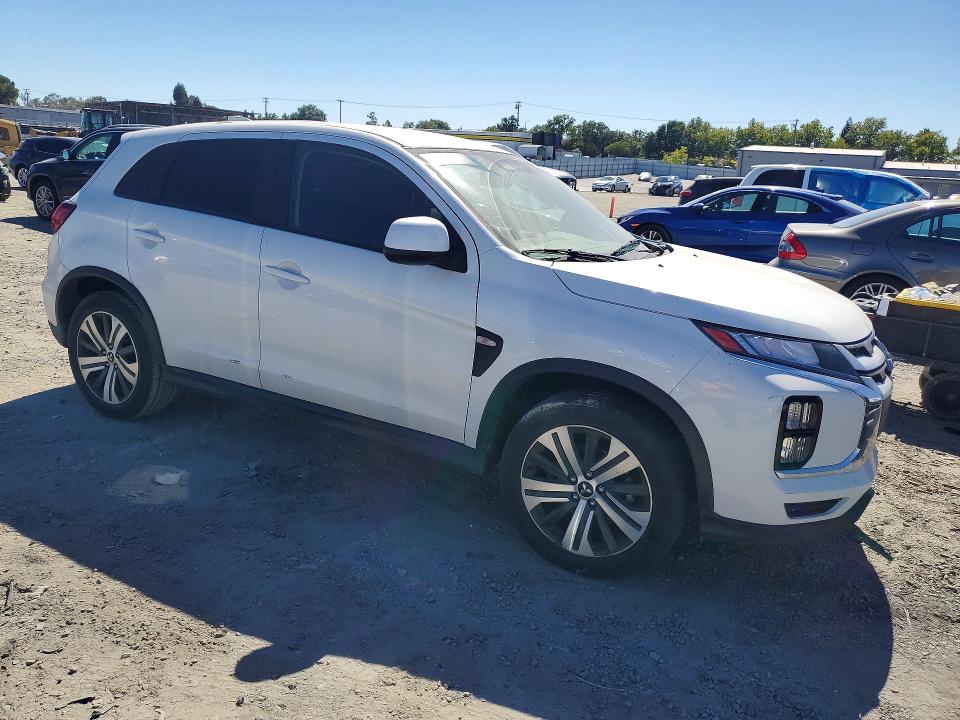 2021 Mitsubishi Outlander VIN JA4APUAU3MU006070 COPART salvage auction — MINOR DENT/SCRATCHES, Ca - Dis/Dlr/Exp Only Clean Title, sold $3,600 on 2026-07-21 (photo 4)