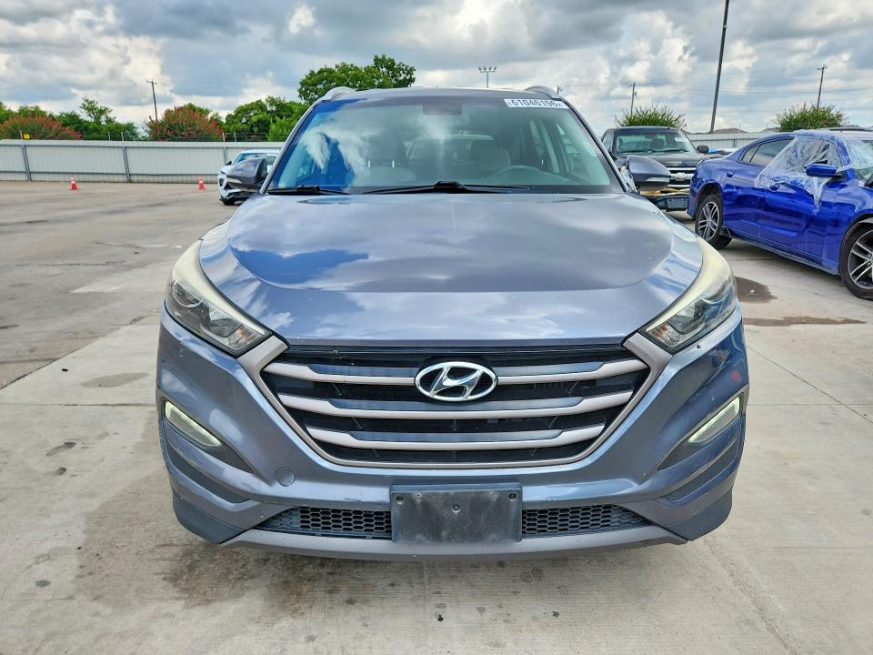 2016 Hyundai Tucson VIN KM8J33A23GU202469 COPART salvage auction — MINOR DENT/SCRATCHES, TX - CERTIFICATE OF TITLE, sold $2,050 on 2026-07-30 (photo 5)