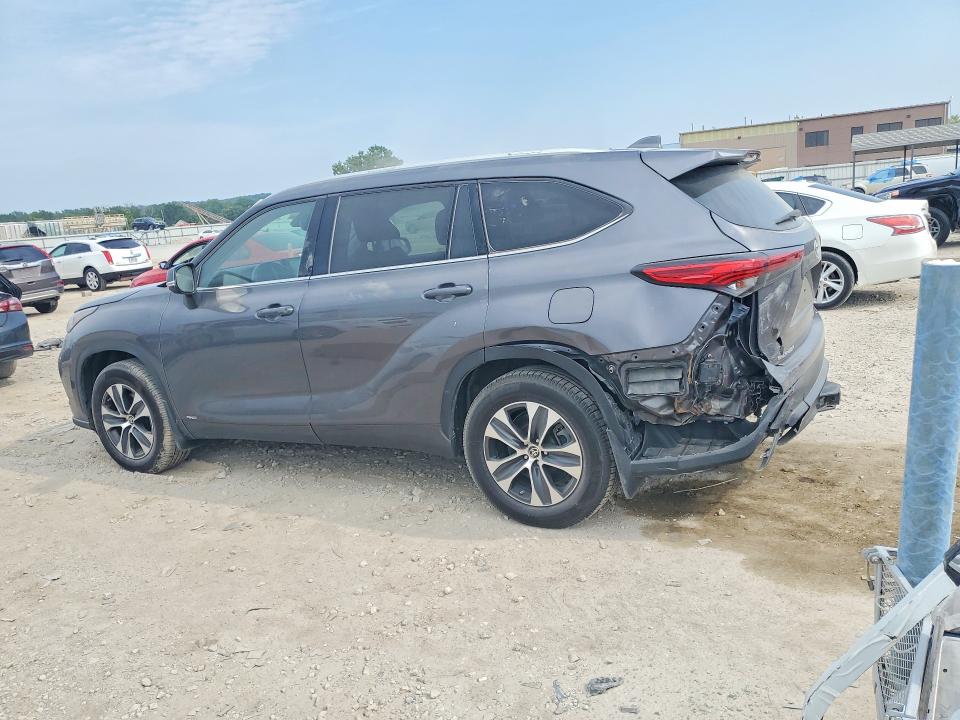 2022 Toyota Highlander VIN 5TDGBRCH5NS541886 COPART salvage auction — REAR END, KS - DEALER ONLY CLEAN TITLE, sold $100 on 2026-07-28 (photo 2)