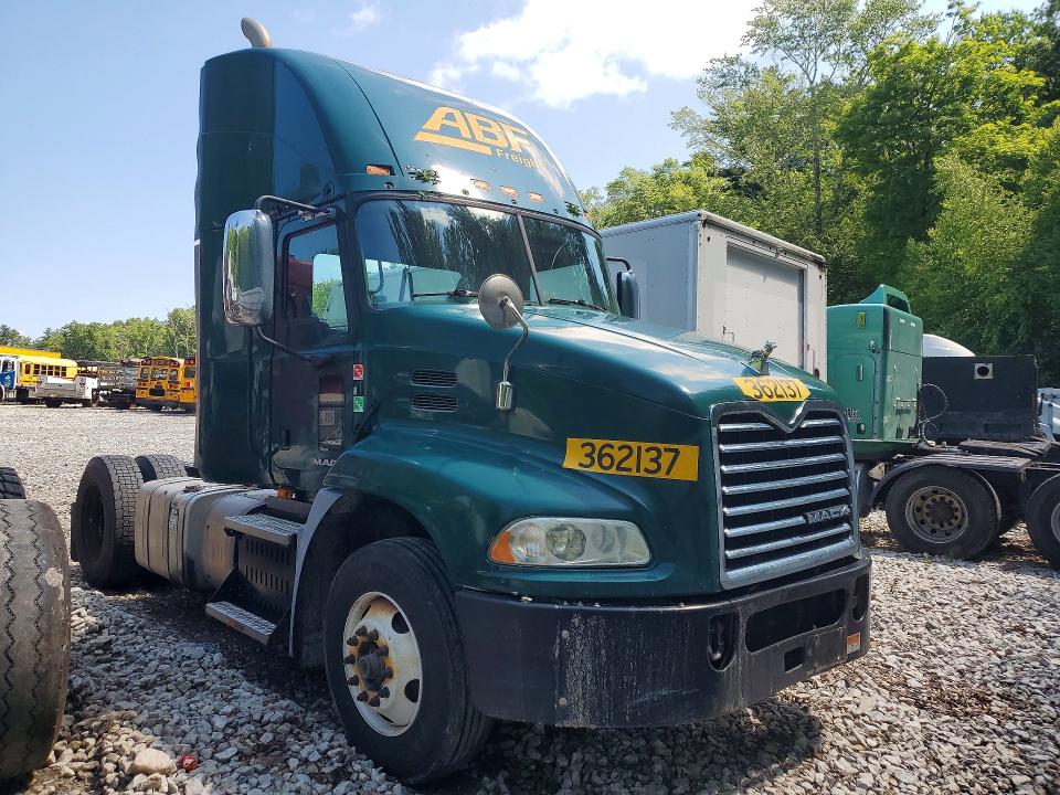 2017 Mack All other VIN 1M1AW01X0HM009445 COPART salvage auction — MECHANICAL, NH - CERTIFICATE OF TITLE (P), sold $2,300 on 2026-09-08 (photo 4)