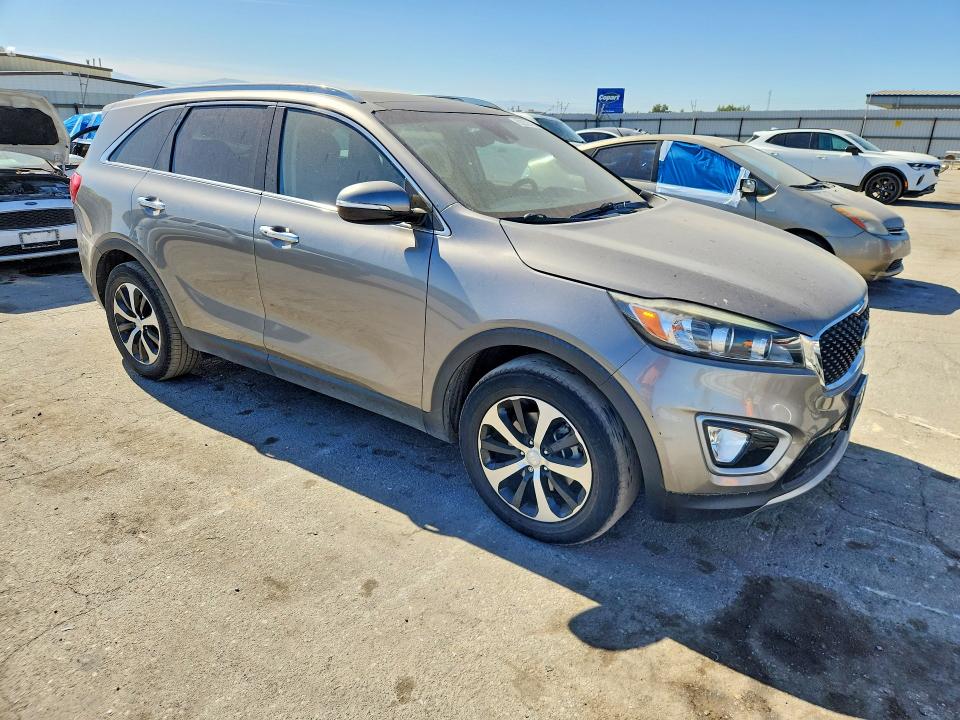 2017 Kia Sorento VIN 5XYPH4A59HG313997 COPART salvage auction — MINOR DENT/SCRATCHES, Ca - Dis/Dlr/Exp Only Clean Title, sold $2,650 on 2026-07-31 (photo 4)
