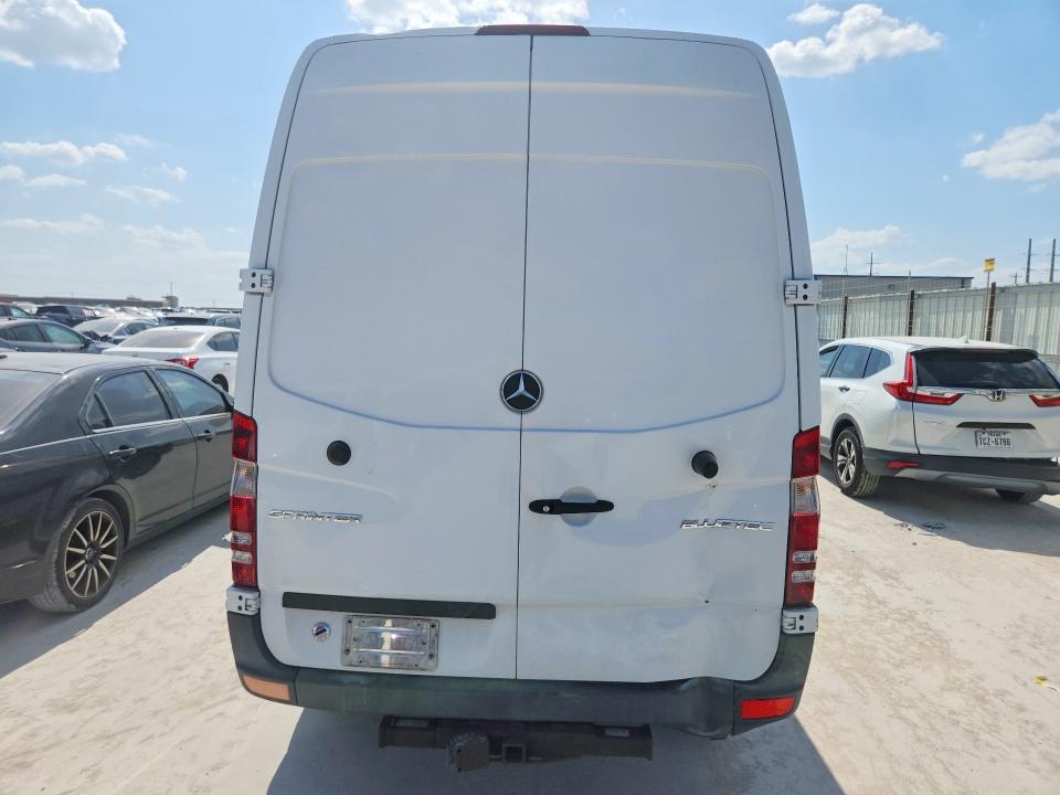 2016 Mercedes-benz Sprinter VIN WD3PE7DD5GP173370 COPART salvage auction — NORMAL WEAR, TX - CERTIFICATE OF TITLE, sold $1,800 on 2026-08-03 (photo 6)