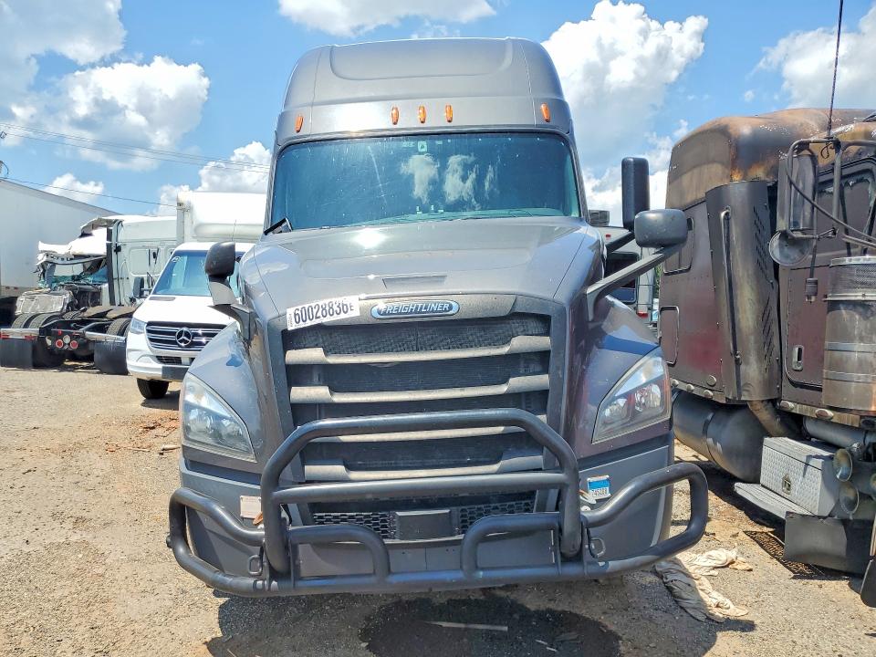 2019 Freightliner Cascadia 126 VIN 3AKJHHDR6KSKB5185 COPART salvage auction — UNDERCARRIAGE, NC - SALVAGE CERTIFICATE OF TITLE, sold $13,000 on 2026-09-17 (photo 5)
