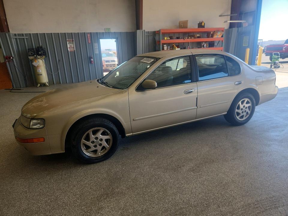 1998 Nissan Maxima VIN JN1CA21D3WM916456 COPART salvage auction — MINOR DENT/SCRATCHES, Ca - Dis/Dlr/Exp Only Clean Title, sold $125 on 2026-07-31 (photo 1)
