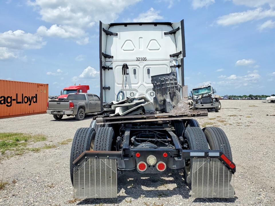 2022 Freightliner Cascadia VIN 3AKJHPDV5NSNH9769 COPART salvage auction — NORMAL WEAR, IN - CERTIFICATE OF TITLE, sold $17,600 on 2026-08-27 (photo 6)