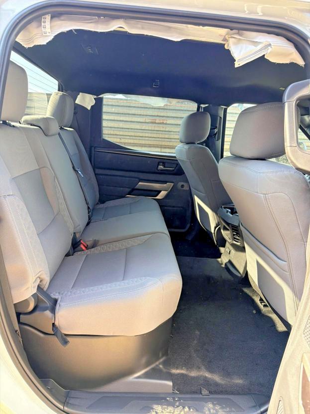 2025 Toyota Tundra VIN 5TFLA5DB4SX324646 COPART salvage auction — ROOF, Mi - Dealer Only Clean Title (P), sold $15,400 on 2026-07-31 (photo 6)