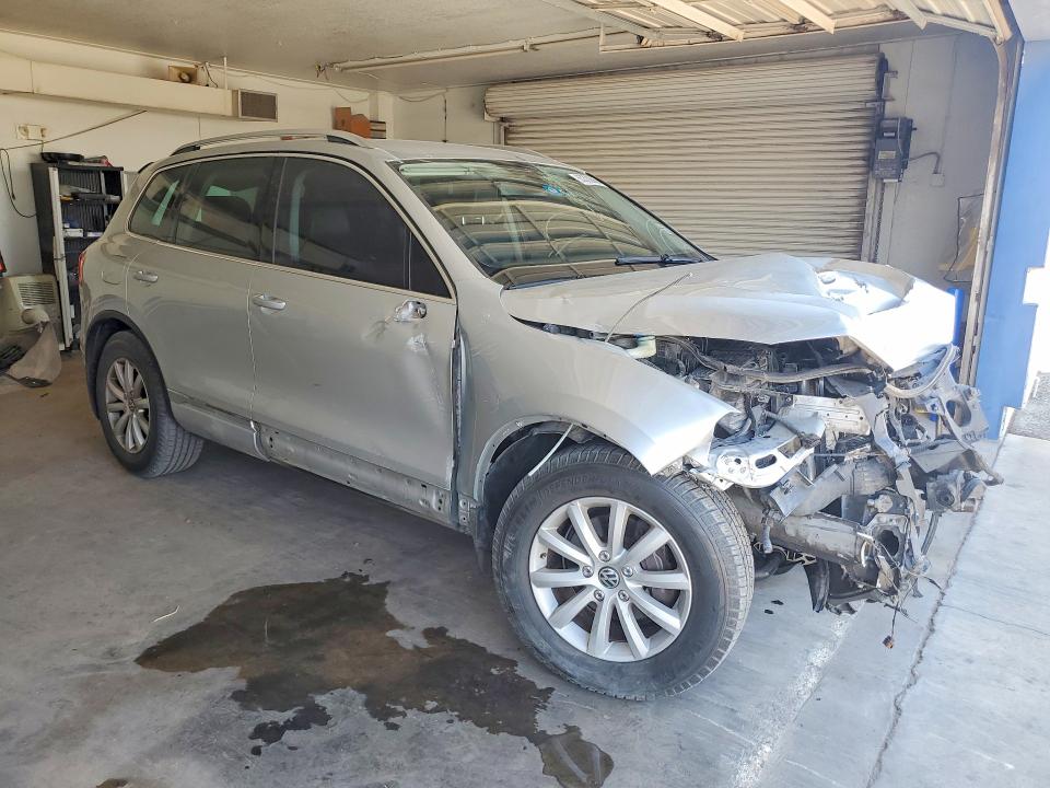 2012 Volkswagen Touareg VIN WVGFF9BP0CD005246 COPART salvage auction — FRONT END, Tx - Salvage Vehicle Title, sold $300 on 2026-08-07 (photo 4)