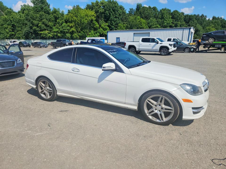 2013 Mercedes-benz C-klasse VIN WDDGJ4HB7DG052513 COPART salvage auction — MINOR DENT/SCRATCHES, TX - CERTIFICATE OF TITLE, sold $1,450 on 2026-07-30 (photo 4)