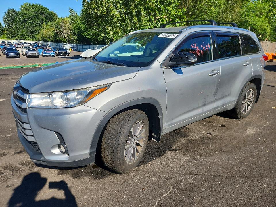 2017 Toyota Highlander VIN 5TDJZRFH1HS511706 — COPART salvage auction photo