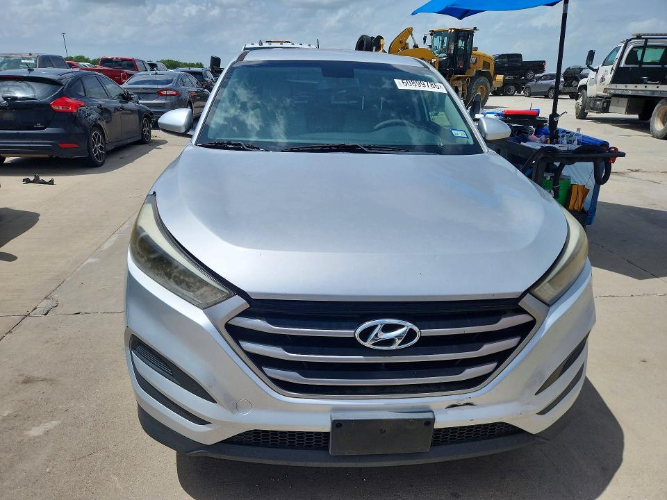 2017 Hyundai Tucson VIN KM8J23A45HU463804 COPART salvage auction — MINOR DENT/SCRATCHES, TX - CERTIFICATE OF TITLE, sold $2,200 on 2026-07-23 (photo 5)