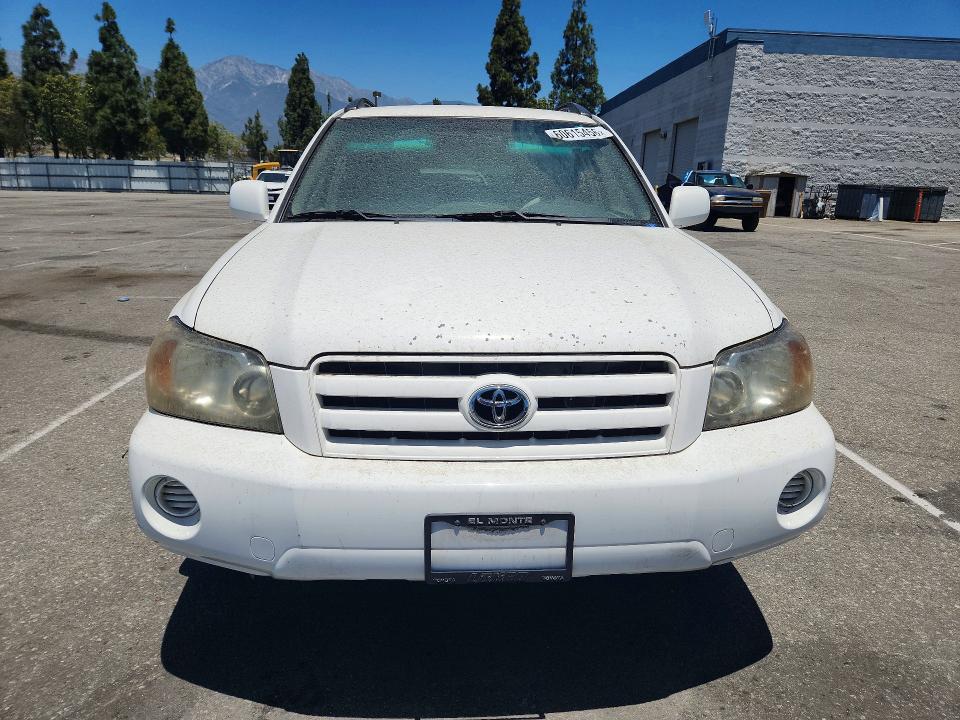 2004 Toyota Highlander VIN JTEDP21A340030627 COPART salvage auction — MINOR DENT/SCRATCHES, CA - DIS/DLR/EXP ONLY CLEAN TITLE, sold $900 on 2026-07-14 (photo 5)