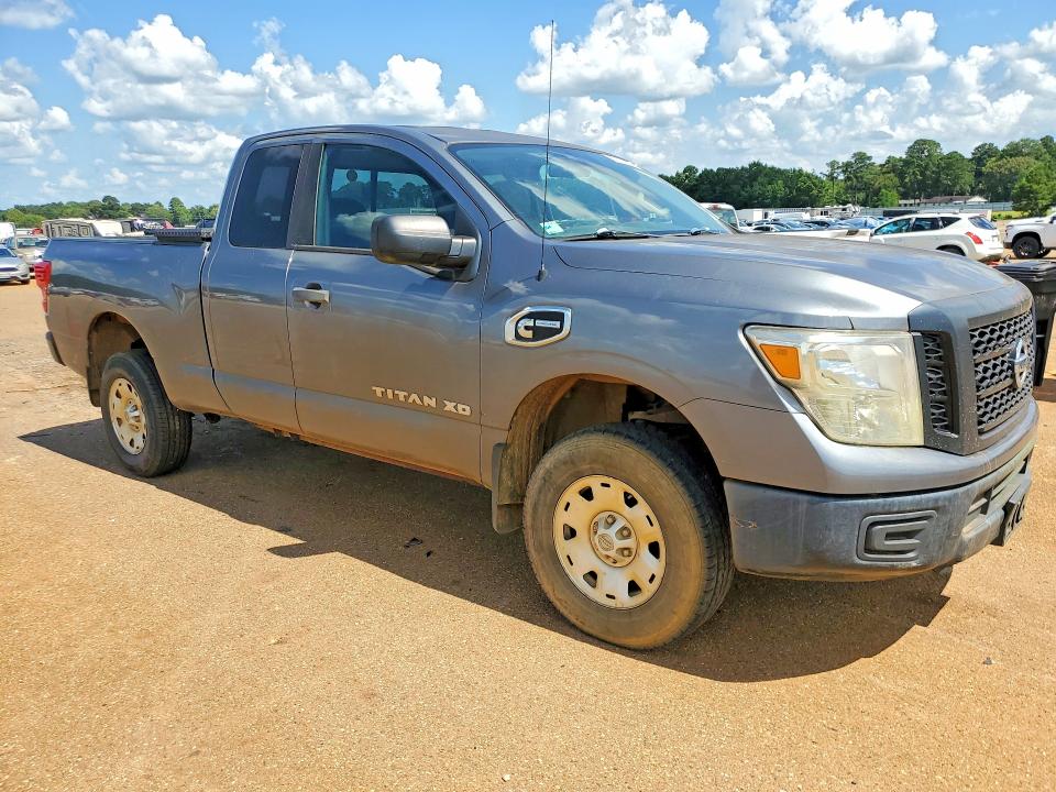 2017 Nissan TITAN VIN 1N6BA1C37HN561812 COPART salvage auction — MINOR DENT/SCRATCHES, TX - CERTIFICATE OF TITLE, sold $4,200 on 2026-08-03 (photo 4)