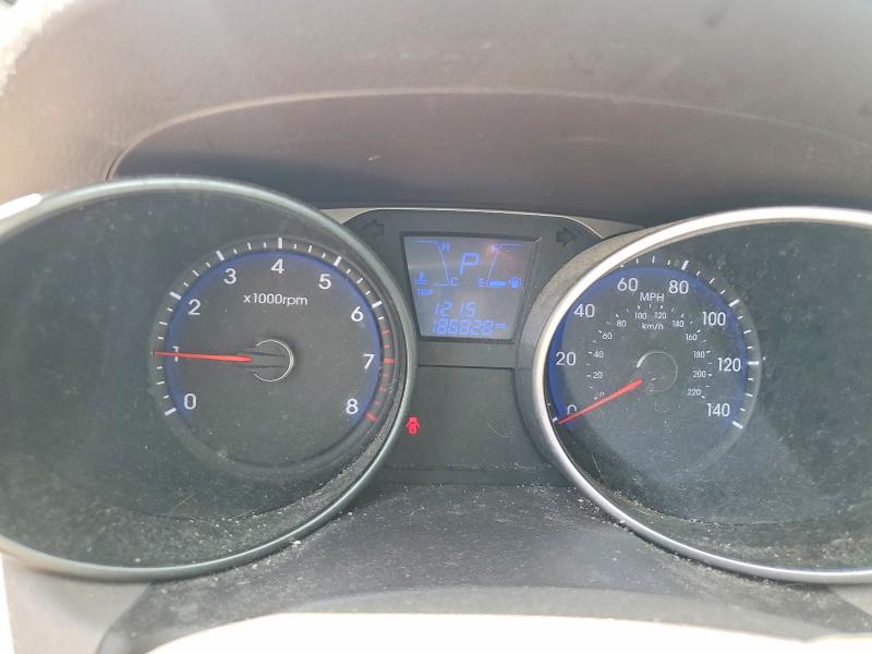 2011 Hyundai Tucson VIN KM8JUCAC2BU213574 COPART salvage auction — HAIL, IA - NON PUBLIC CLEAN TITLE, sold $1,050 on 2026-07-22 (photo 9)