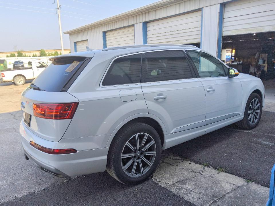 2019 Audi Q7 VIN WA1LHAF71KD026709 COPART salvage auction — MINOR DENT/SCRATCHES, Oh - Certificate Of Title (P), sold $10,600 on 2026-08-25 (photo 3)