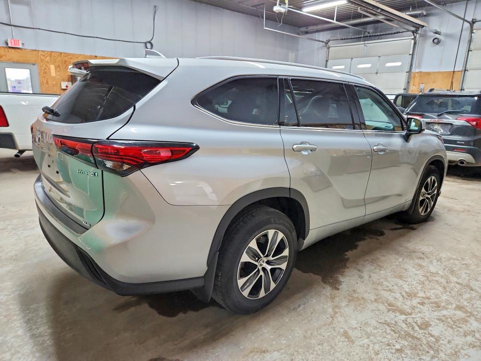 2022 Toyota Highlander VIN 5TDHBRCH4NS548574 COPART salvage auction — ROOF, Mi - Certificate Of Title, sold $6,700 on 2026-07-29 (photo 3)
