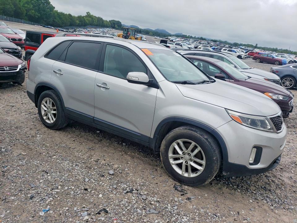 2015 Kia Sorento VIN 5XYKT4A63FG573763 COPART salvage auction — MINOR DENT/SCRATCHES, Tn - Certificate Of Title, sold $175 on 2026-07-28 (photo 4)