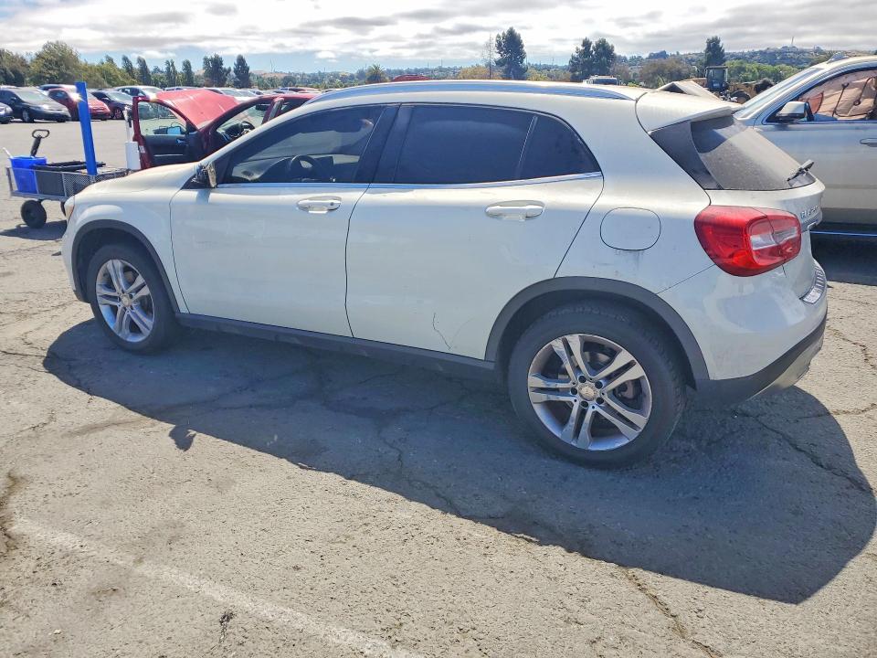 2015 Mercedes-benz VIN WDCTG4GB1FJ163602 COPART salvage auction — MINOR DENT/SCRATCHES, Wv - Dis/Dlr/Exp Only Clean Title (P), sold $1,850 on 2026-08-07 (photo 2)