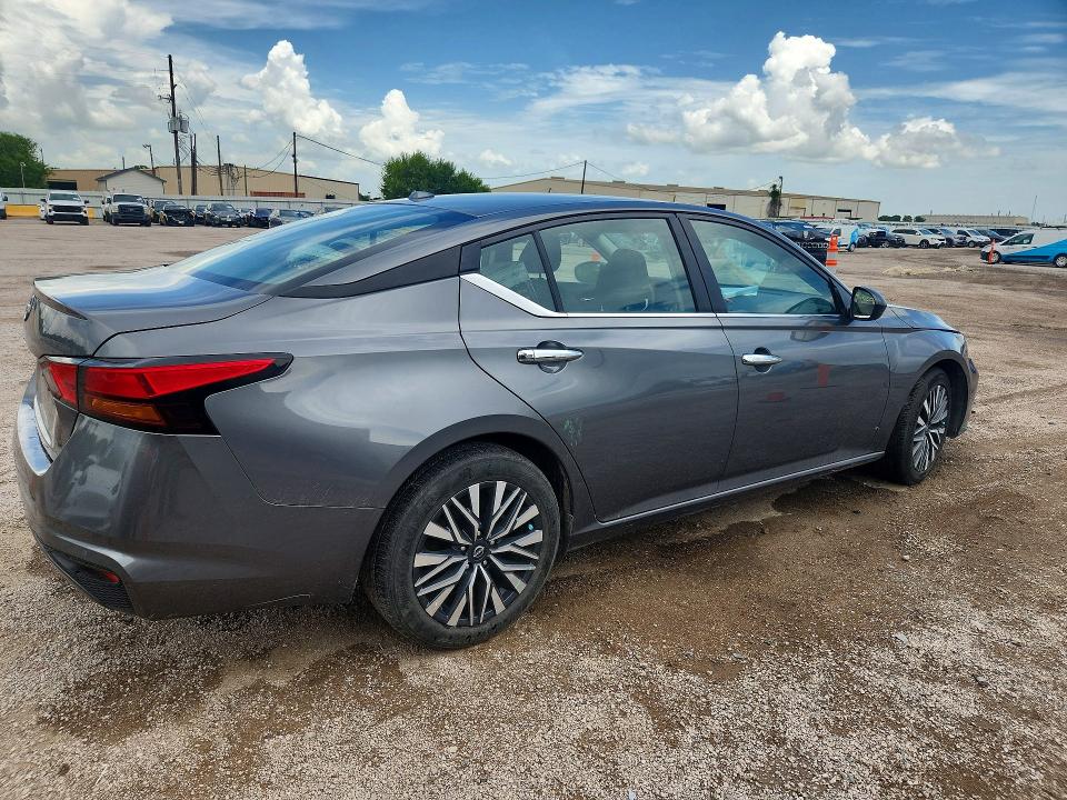 2025 Nissan Altima VIN 1N4BL4DV1SN321098 COPART salvage auction — VANDALISM, Fl - Certificate Of Title, sold $8,400 on 2026-07-27 (photo 3)