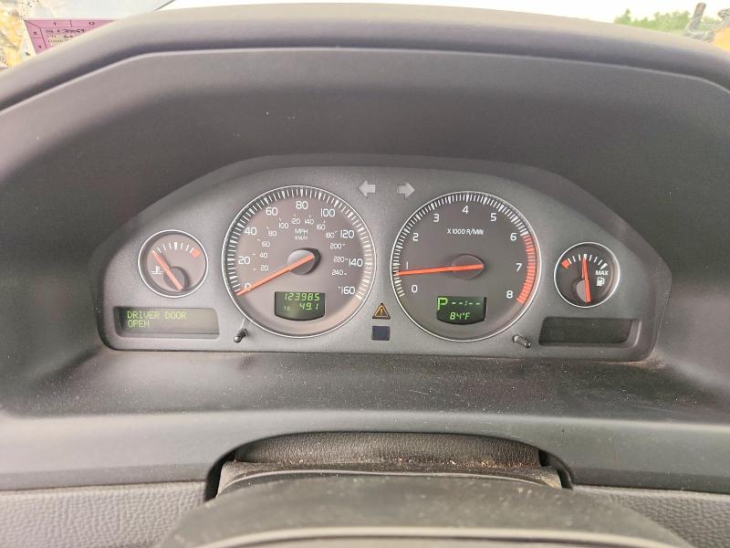 2006 Volvo S60 VIN YV1RH592762503730 COPART salvage auction — NORMAL WEAR, ME - CERTIFICATE OF TITLE, sold $325 on 2026-07-24 (photo 9)