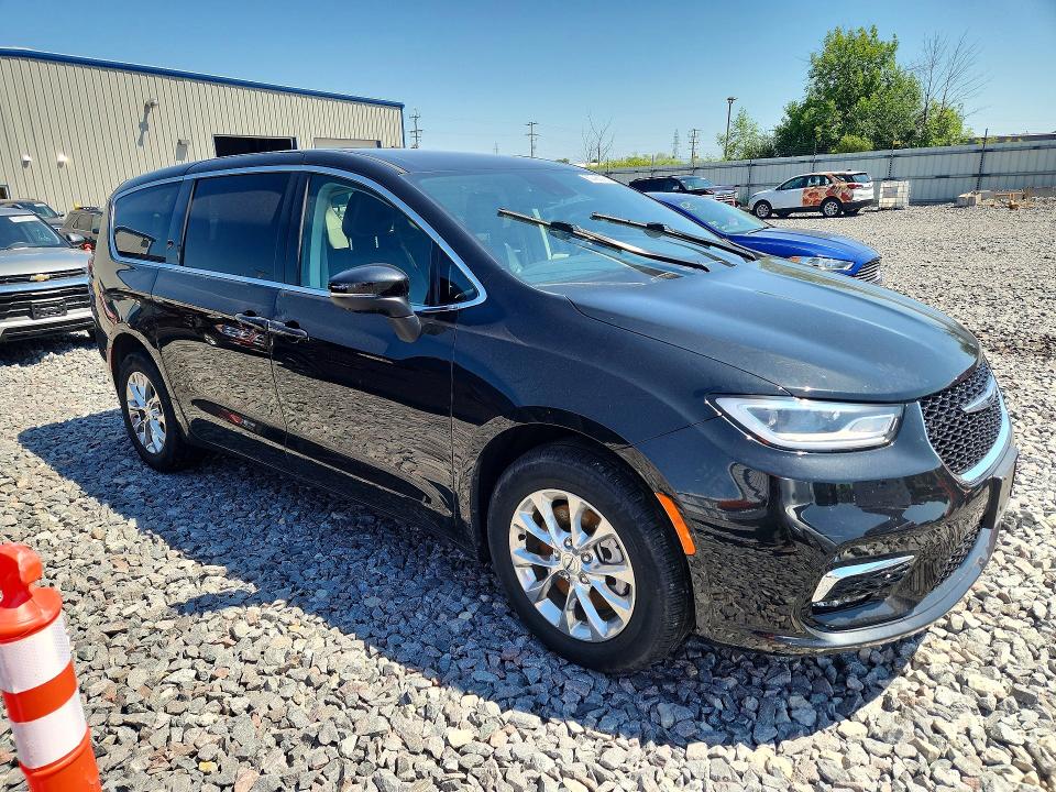 2023 Chrysler Pacifica VIN 2C4RC3BGXPR545553 COPART salvage auction — WATER/FLOOD, WI - CERT OF TITLE-CLAIM PAID, sold $7,600 on 2026-07-27 (photo 4)