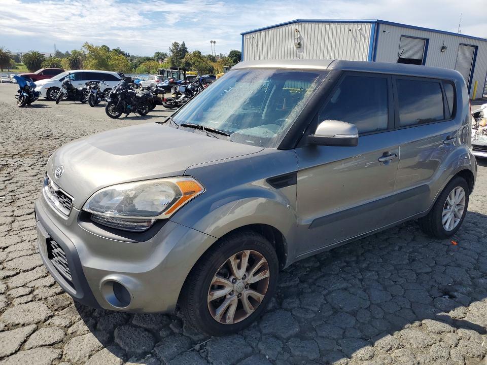 2013 Kia Soul VIN KNDJT2A68D7575647 COPART salvage auction — MINOR DENT/SCRATCHES, CA - DIS/DLR/EXP APP FOR DUP CLEAN, sold $425 on 2026-07-24 (photo 1)