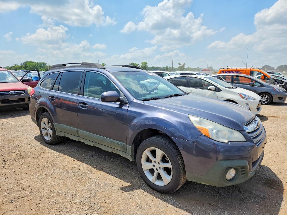 2014 Subaru Outback VIN 4S4BRCDC9E3304935 COPART salvage auction — MECHANICAL, IA - NON PUBLIC CLEAN TITLE, sold $500 on 2026-07-31 (photo 4)