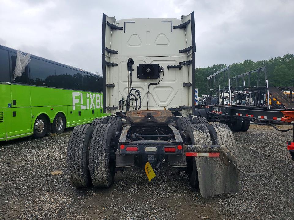 2019 Freightliner All other VIN 3AKJHHDR6KSKR3700 COPART salvage auction — MINOR DENT/SCRATCHES, CT, sold $10,900 on 2026-08-14 (photo 6)