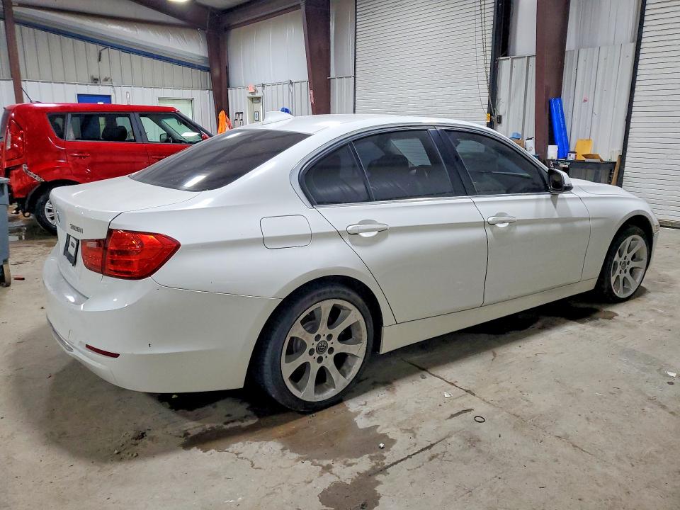2013 BMW 3er VIN WBA3B5C59DF595359 COPART salvage auction — MINOR DENT/SCRATCHES, Pa - Cert Of Title (P), sold $500 on 2026-07-20 (photo 3)