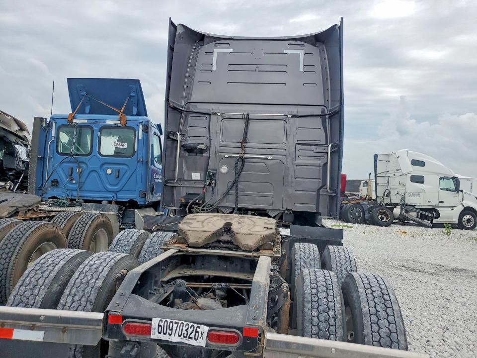2022 Volvo VIN 4V4NC9EH9NN288020 COPART salvage auction — MINOR DENT/SCRATCHES, Pa - Cert Of Title, sold $36,250 on 2026-08-20 (photo 6)