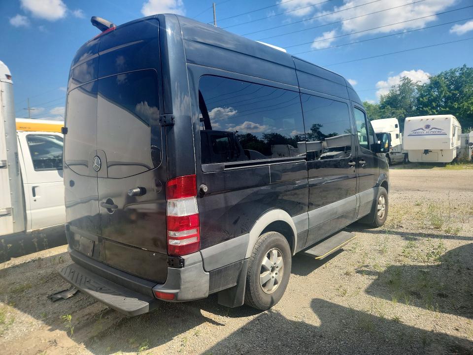 2017 Mercedes-benz Sprinter VIN WDZPE7CD5HP517403 COPART salvage auction — MINOR DENT/SCRATCHES, In - Cert Of Title-Salvage Title, sold $90 on 2026-08-19 (photo 3)