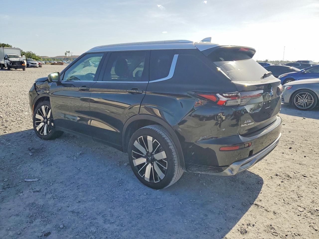 2025 Mitsubishi Outlander VIN JA4J4WA8XSZ025688 COPART salvage auction — Front End, FL - CERTIFICATE OF TITLE, sold $22,200 on 2026-08-21 (photo 2)