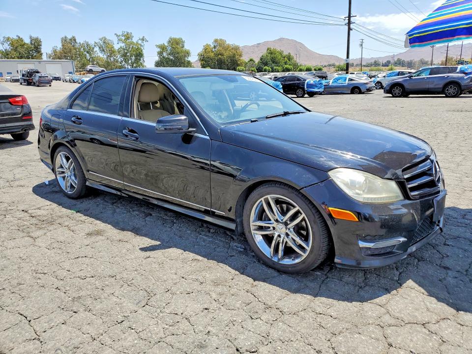 2014 Mercedes-benz C-klasse VIN WDDGF4HB8EA900324 COPART salvage auction — MINOR DENT/SCRATCHES, Ca - Dis/Dlr/Exp Only Clean Title, sold $250 on 2026-07-27 (photo 4)