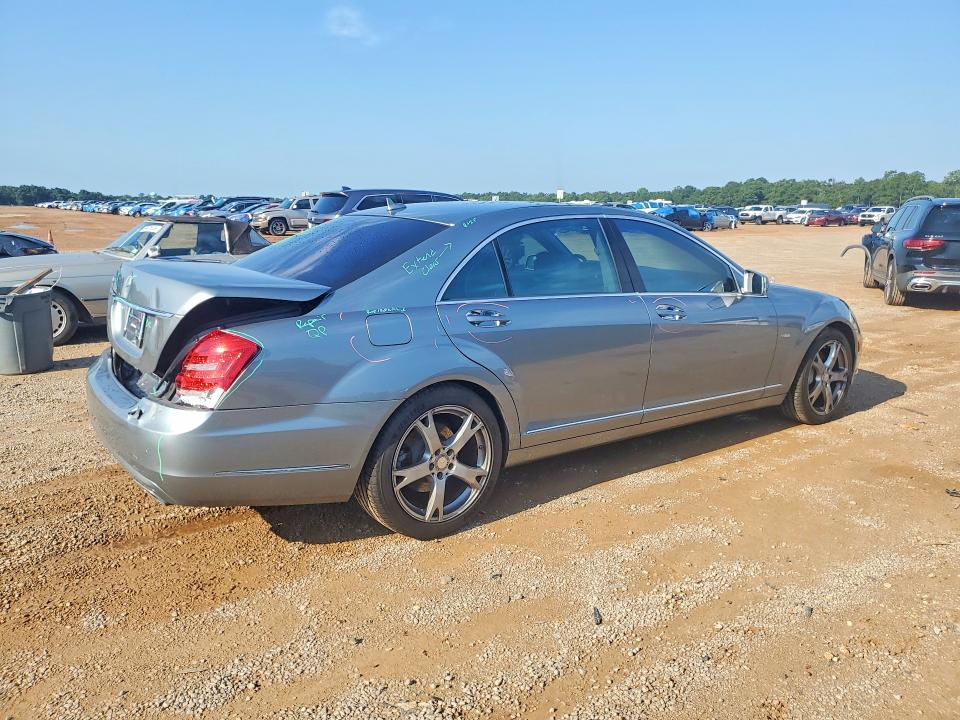 2012 Mercedes-benz S-klasse VIN WDDNG7DB5CA466159 COPART salvage auction — REAR END, Al - Cert Of Title-Salvage Title, sold $750 on 2026-07-28 (photo 3)