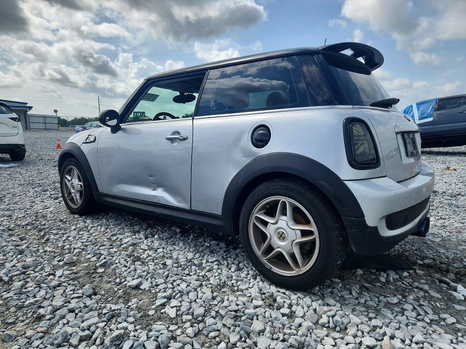 2007 Mini Cooper VIN WMWMF73527TL85003 COPART salvage auction — MINOR DENT/SCRATCHES, FL - CERT OF TITLE SLVG REBUILDABLE, sold $475 on 2026-07-31 (photo 2)
